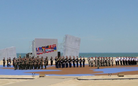 commemoration-internationale-ouistreham-plage-debarquement-sword-normandiepassion-e1586526138985