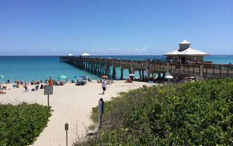 juno-beach-pier